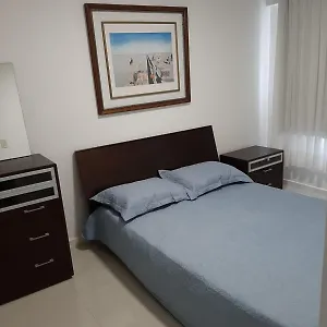 Apartamento Meia - Com Sacada Ampla E Churrasqueira, Proximo A E A Avenida Principal., Itapema